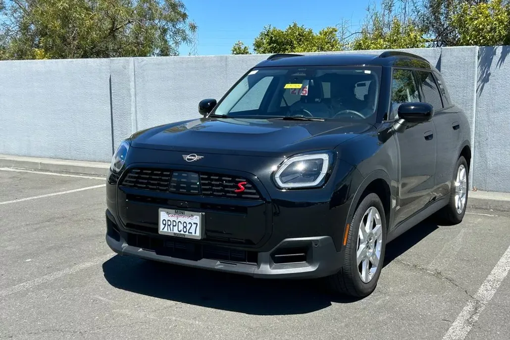 2025 Mini Countryman S Iconic photo 1