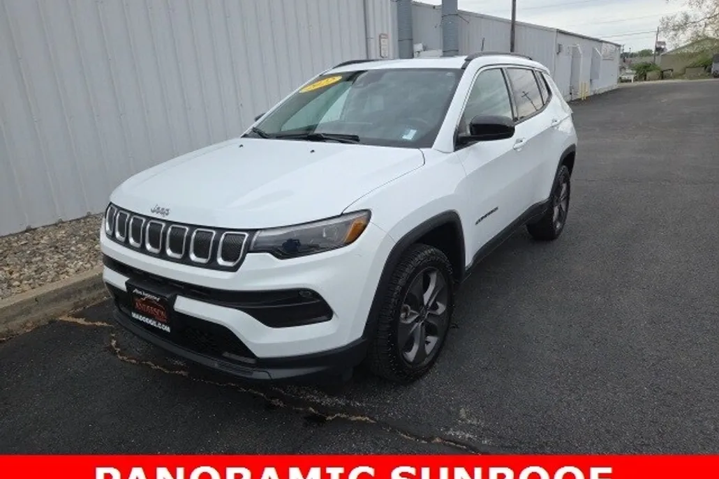 2022 Jeep Compass Latitude Lux photo 1
