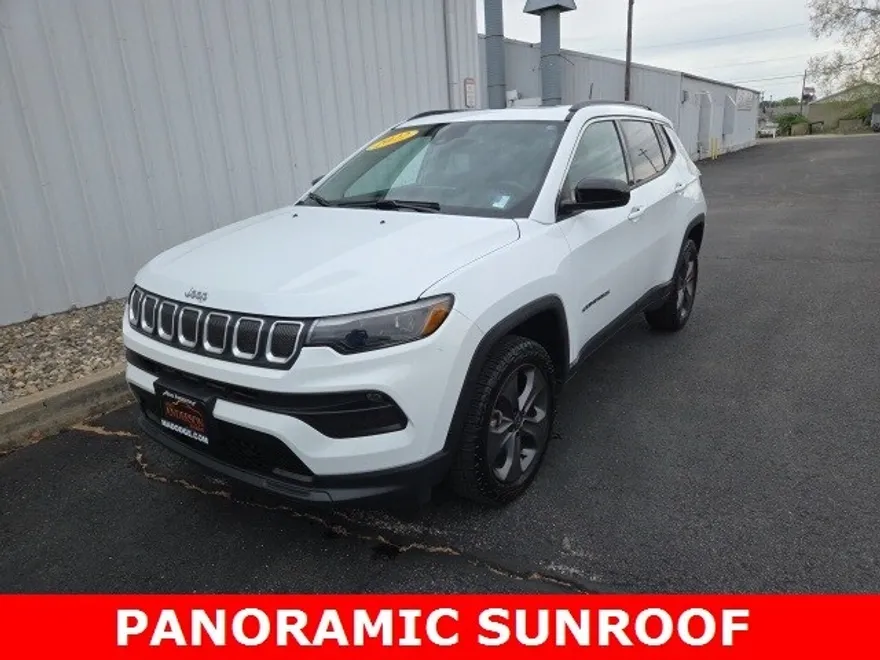 2022 Jeep Compass Latitude Lux photo 1