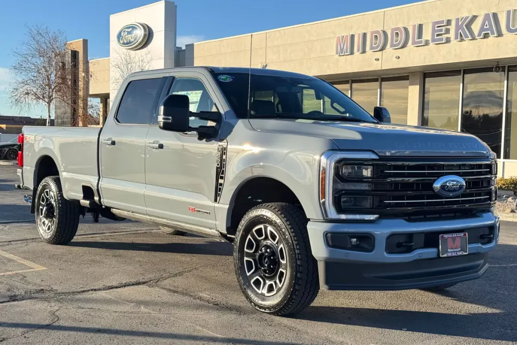 2025 Ford F-250 Platinum photo 1