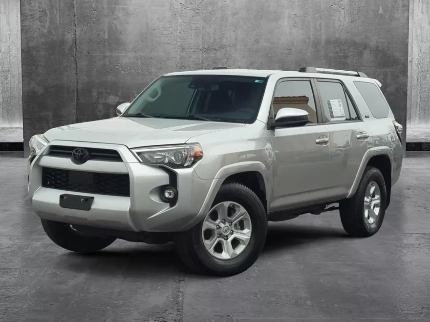2022 Toyota 4Runner SR5 photo 1