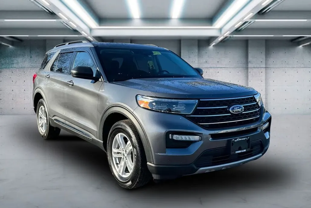 2022 Ford Explorer XLT photo 1