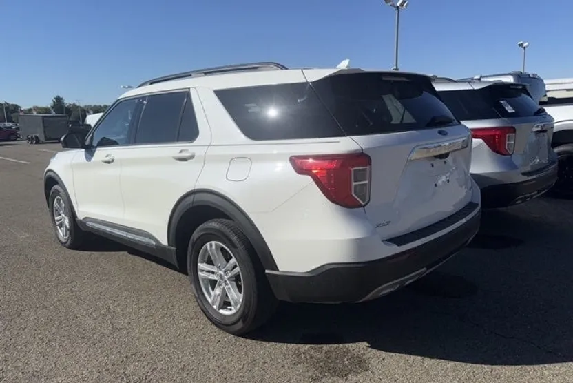 2022 Ford Explorer XLT photo 1