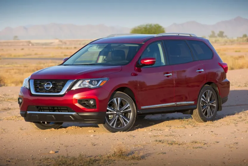 2018 Nissan Pathfinder SL photo 1