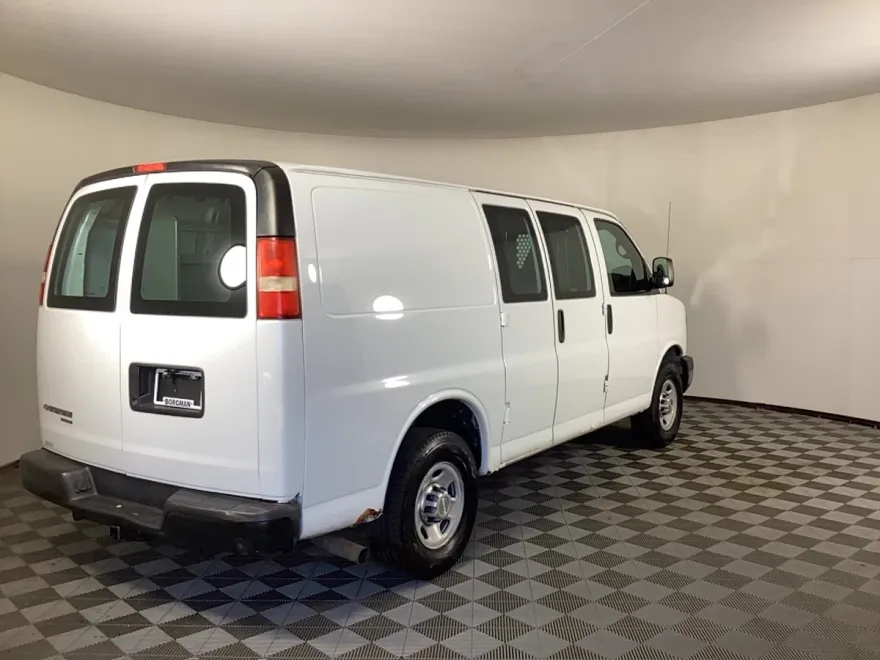 2014 Chevrolet Express 2500 Van photo 1