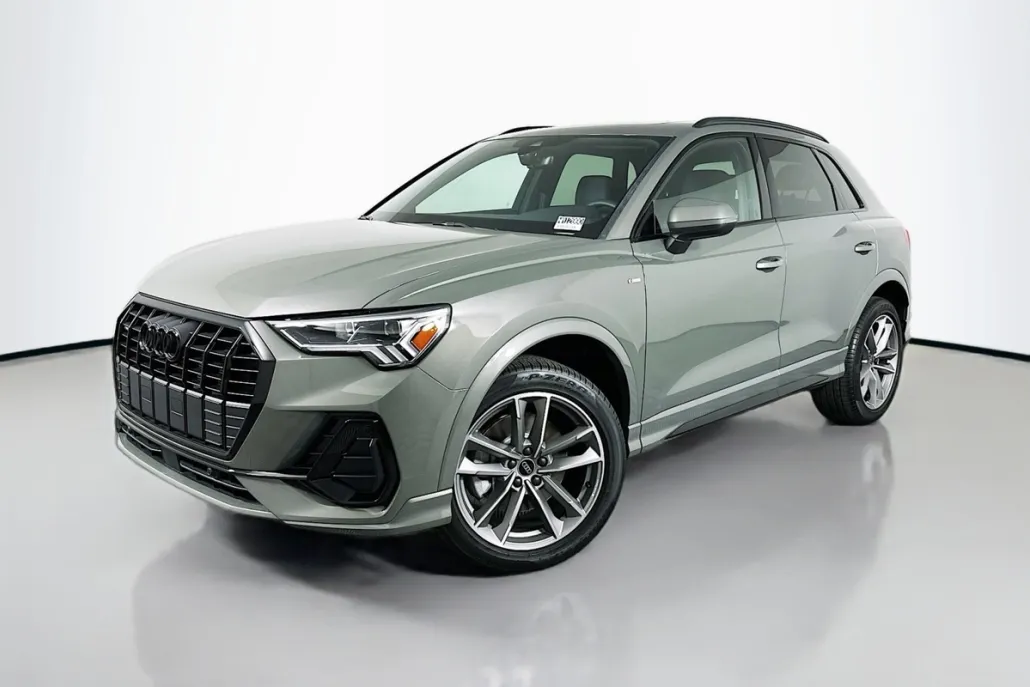 2025 Audi Q3 45 TFSI S line Premium photo 1