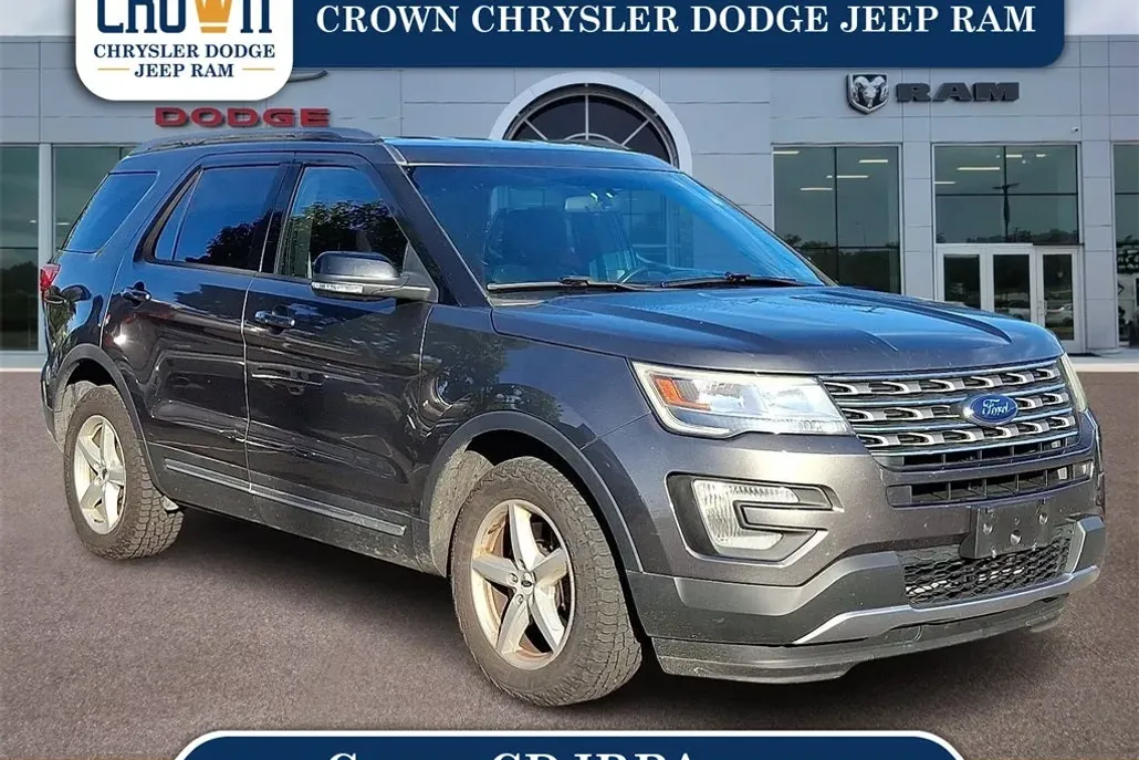2016 Ford Explorer XLT photo 1