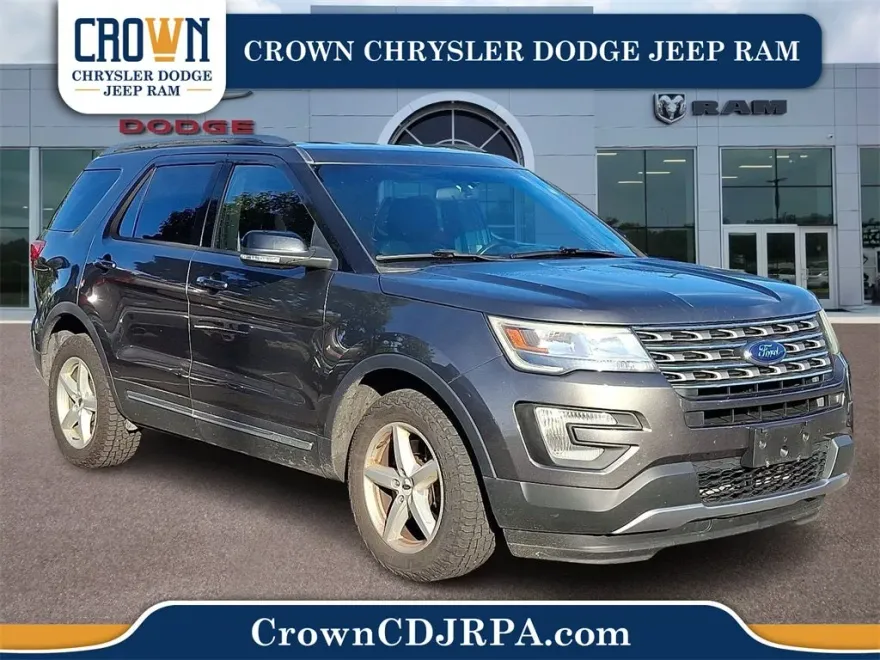 2016 Ford Explorer XLT photo 1
