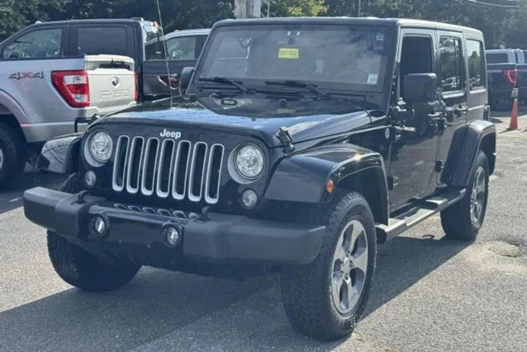 2017 Jeep Wrangler Unlimited Sahara photo 1
