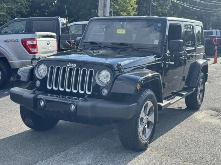 2017 Jeep Wrangler Unlimited Sahara photo 1