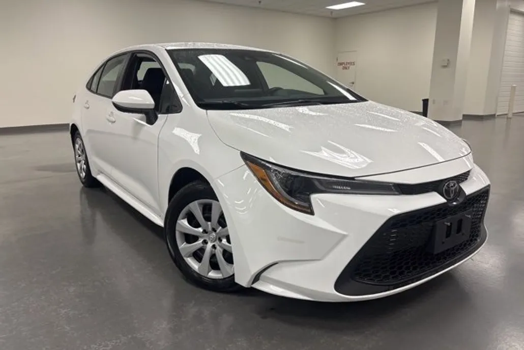 2022 Toyota Corolla LE photo 1