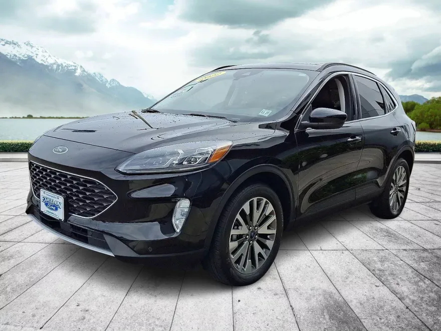 2022 Ford Escape Titanium Hybrid photo 1
