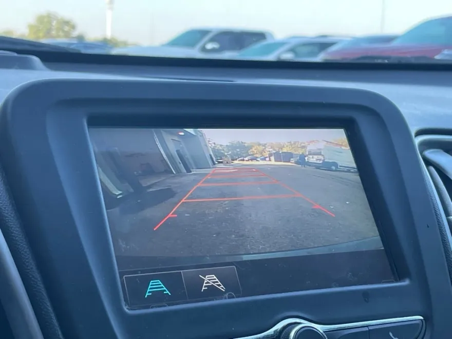2017 Chevrolet Malibu photo 1