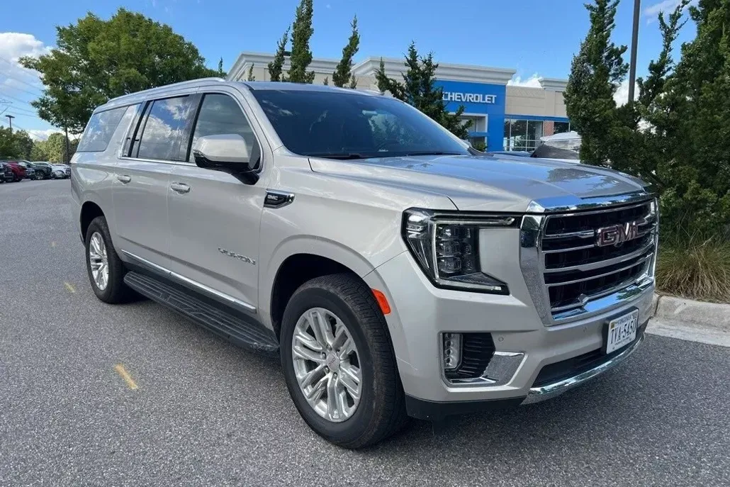 2023 Gmc Yukon XL SLT photo 1