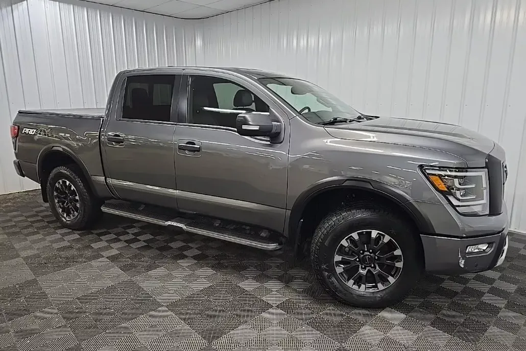 2022 Nissan Titan PRO-4X photo 1