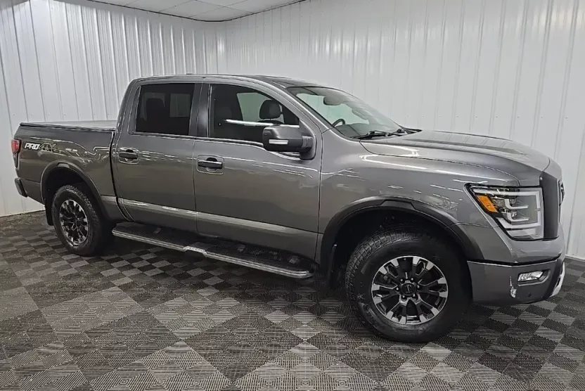 2022 Nissan Titan PRO-4X photo 1