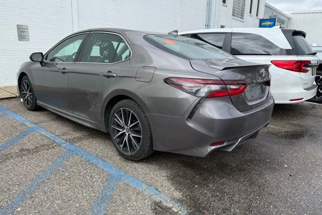 2024 Toyota Camry SE photo 1