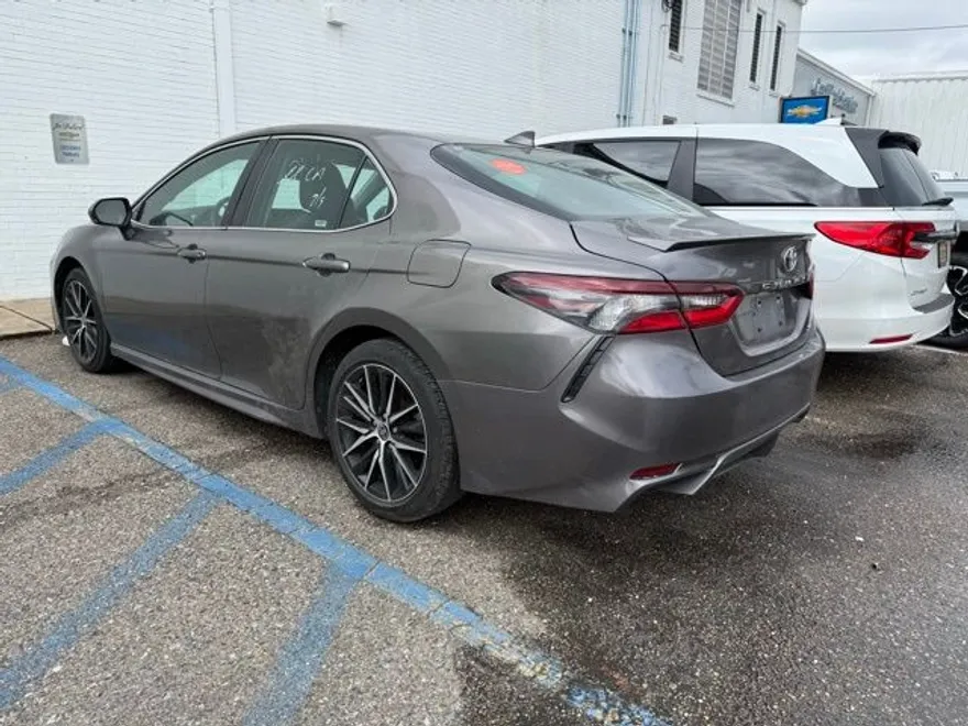 2024 Toyota Camry SE photo 1