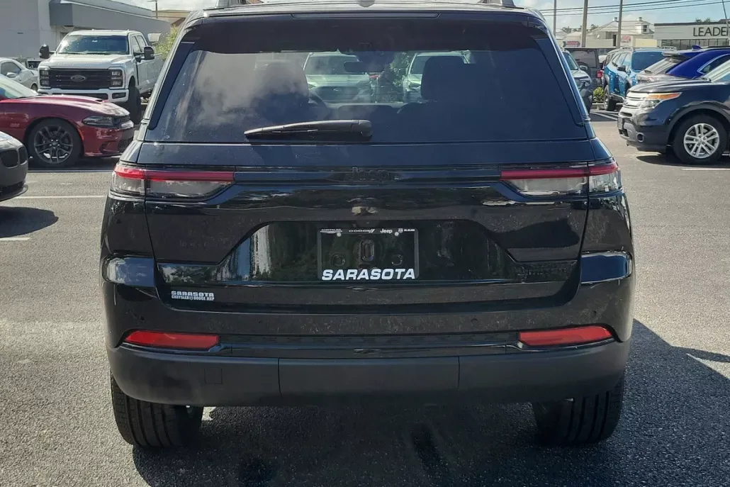 2025 Jeep Grand Cherokee Limited photo 1