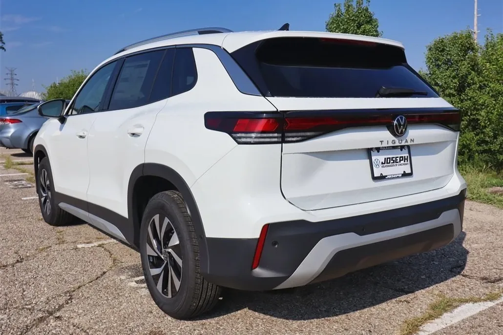 2025 Volkswagen Tiguan S photo 1