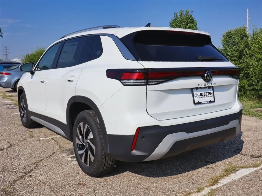 2025 Volkswagen Tiguan S photo 1