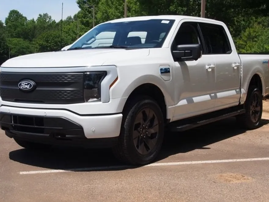2025 Ford F-150 Lightning photo 1