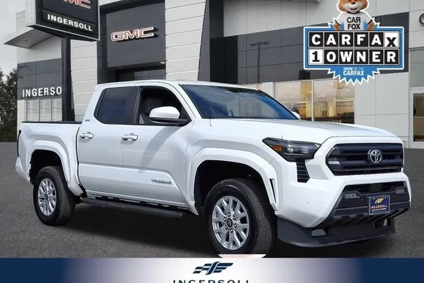 2024 Toyota Tacoma 4x4 SR5 photo 1