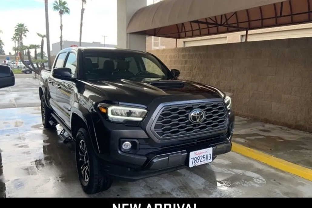 2023 Toyota Tacoma TRD photo 1