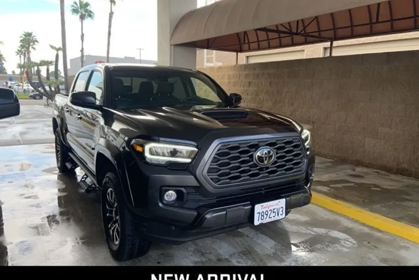 2023 Toyota Tacoma TRD photo 1
