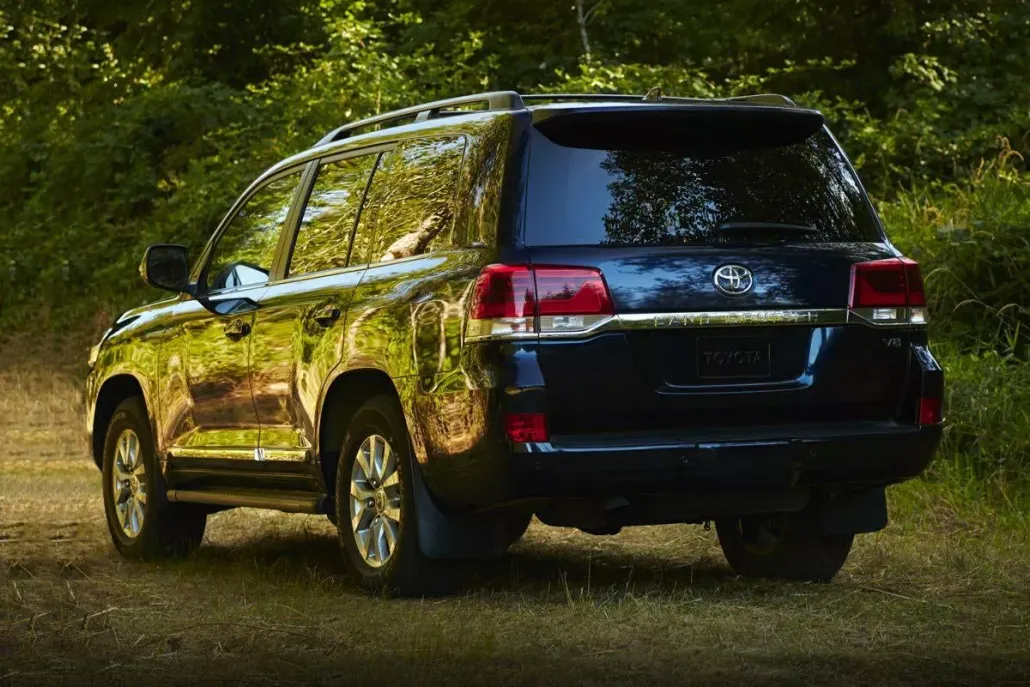 2017 Toyota Land Cruiser Base photo 1