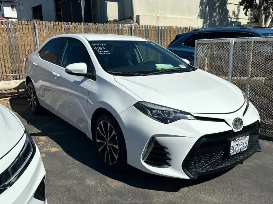 2018 Toyota Corolla SE photo 1