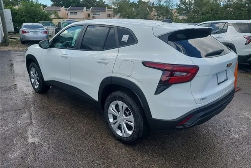 2026 Chevrolet Trax LS photo 1