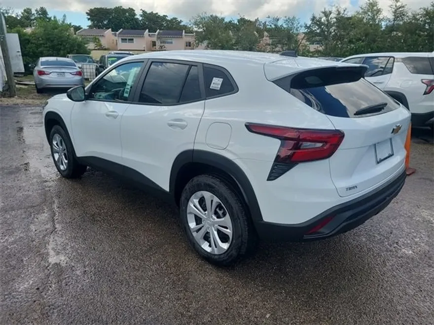 2026 Chevrolet Trax LS photo 1