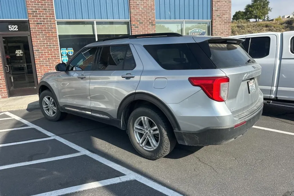 2020 Ford Explorer XLT photo 1