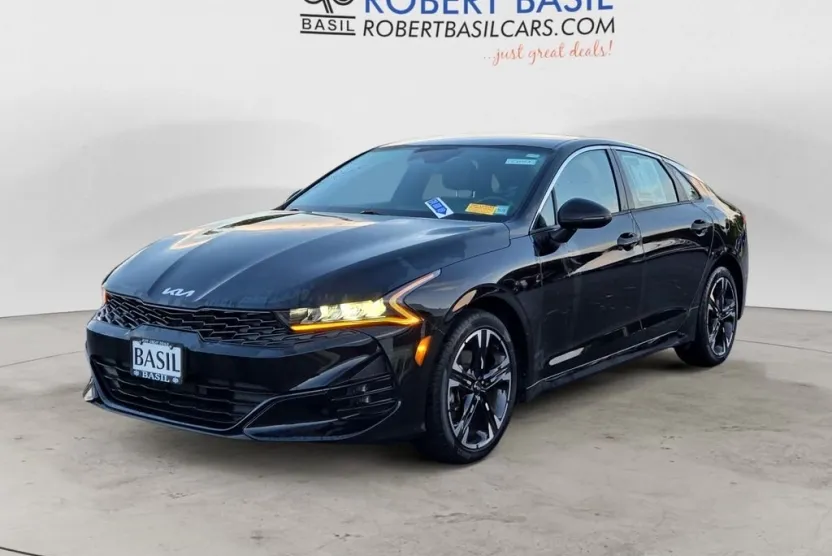 2022 Kia K5 GT-Line photo 1