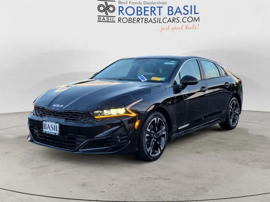 2022 Kia K5 GT-Line photo 1
