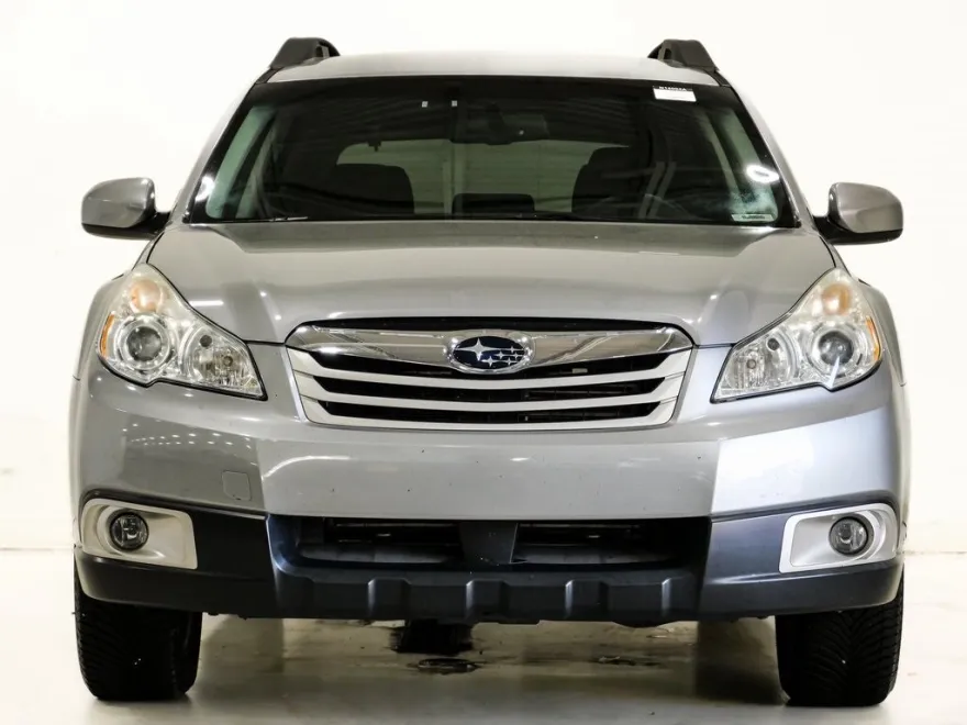 2010 Subaru Outback 2.5i Premium photo 1