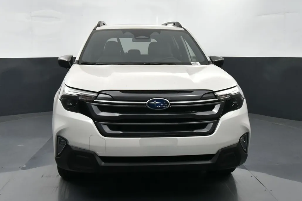 2025 Subaru Forester Premium photo 1