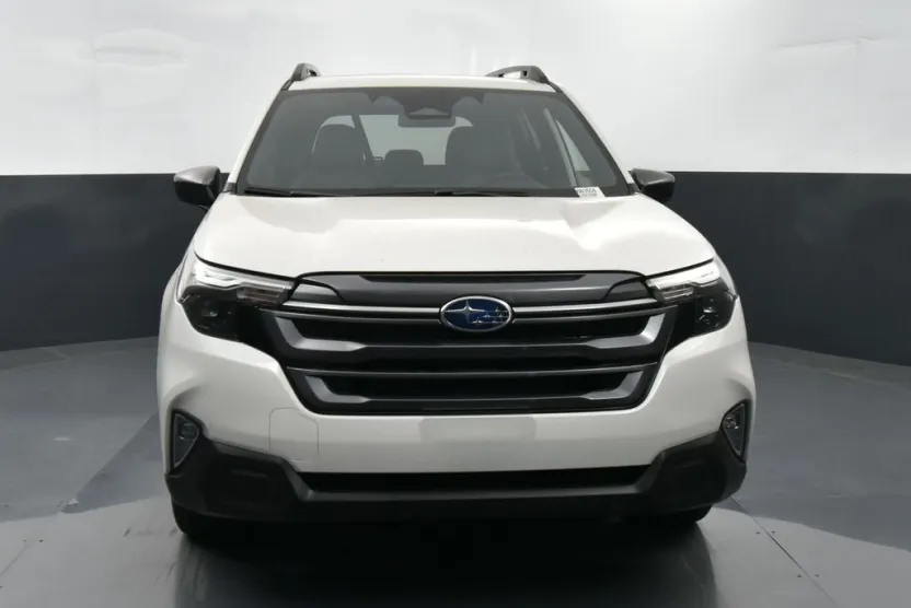 2025 Subaru Forester Premium photo 1
