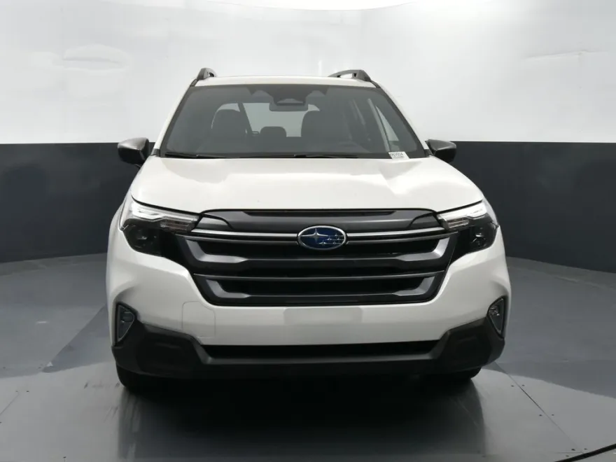 2025 Subaru Forester Premium photo 1