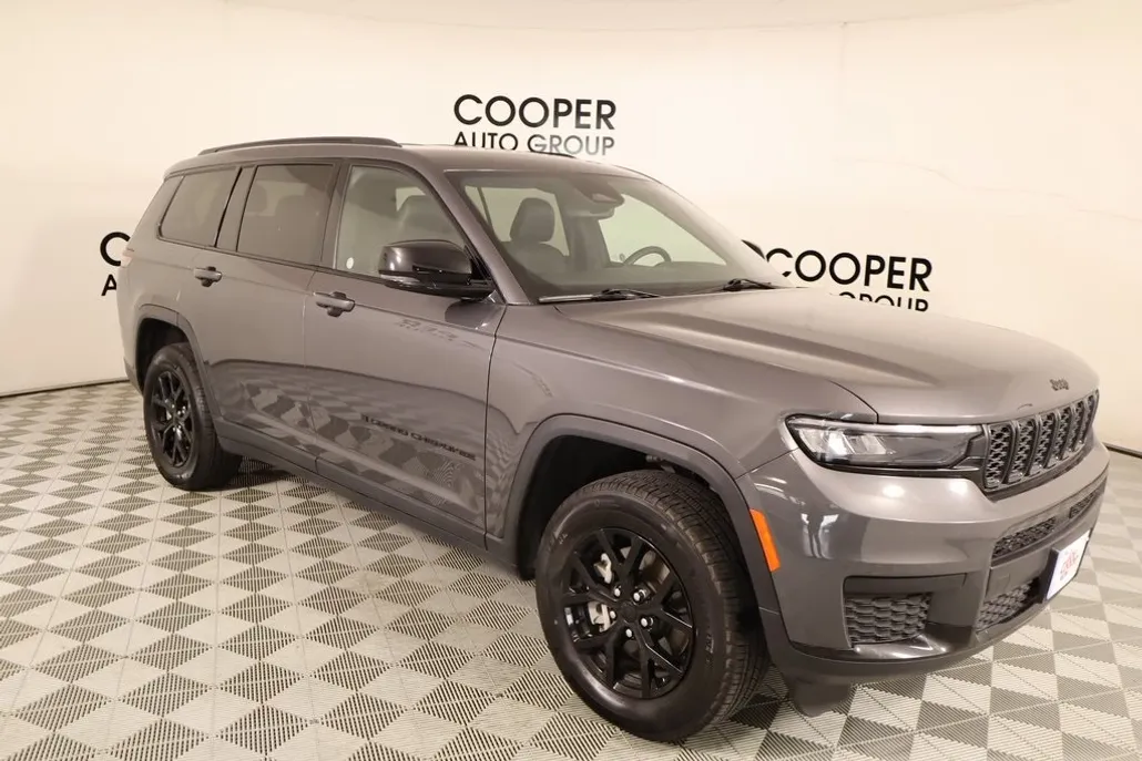 2024 Jeep Grand Cherokee Altitude photo 1