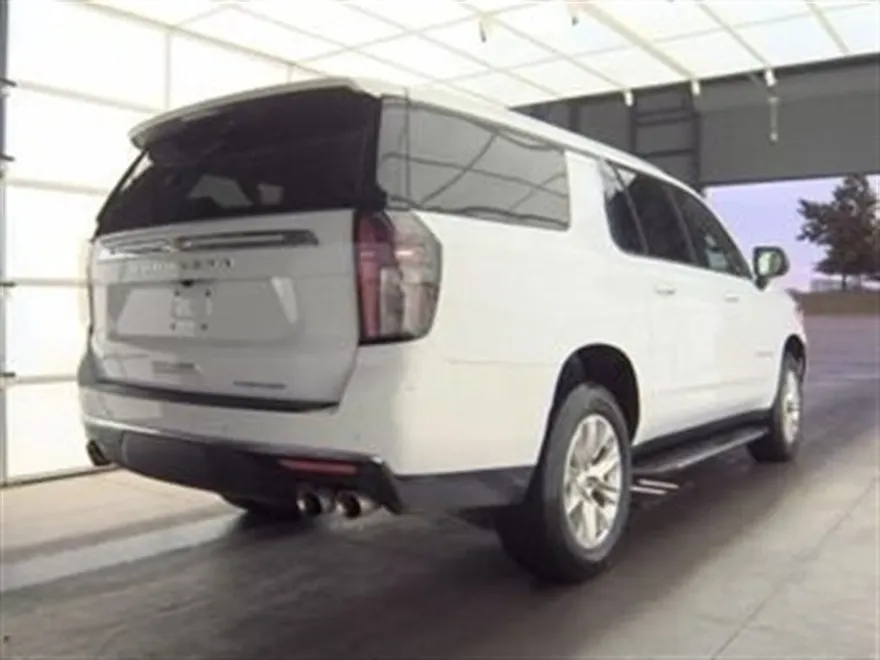 2023 Chevrolet Suburban Premier photo 1