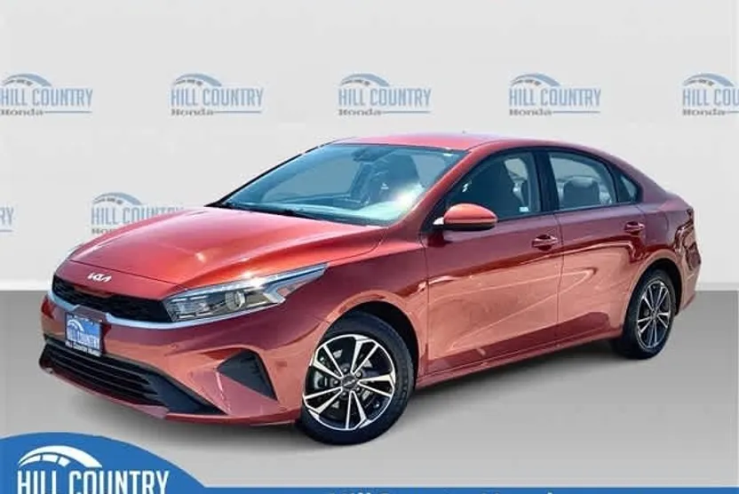 2023 Kia Forte LXS photo 1