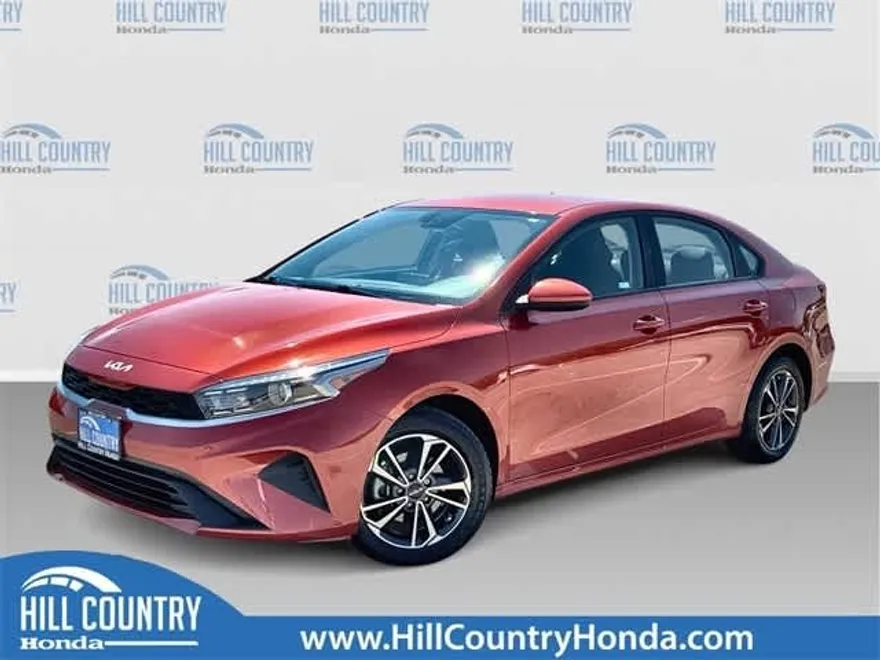 2023 Kia Forte LXS photo 1