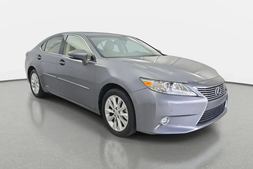 2015 Lexus ES 300h photo 1