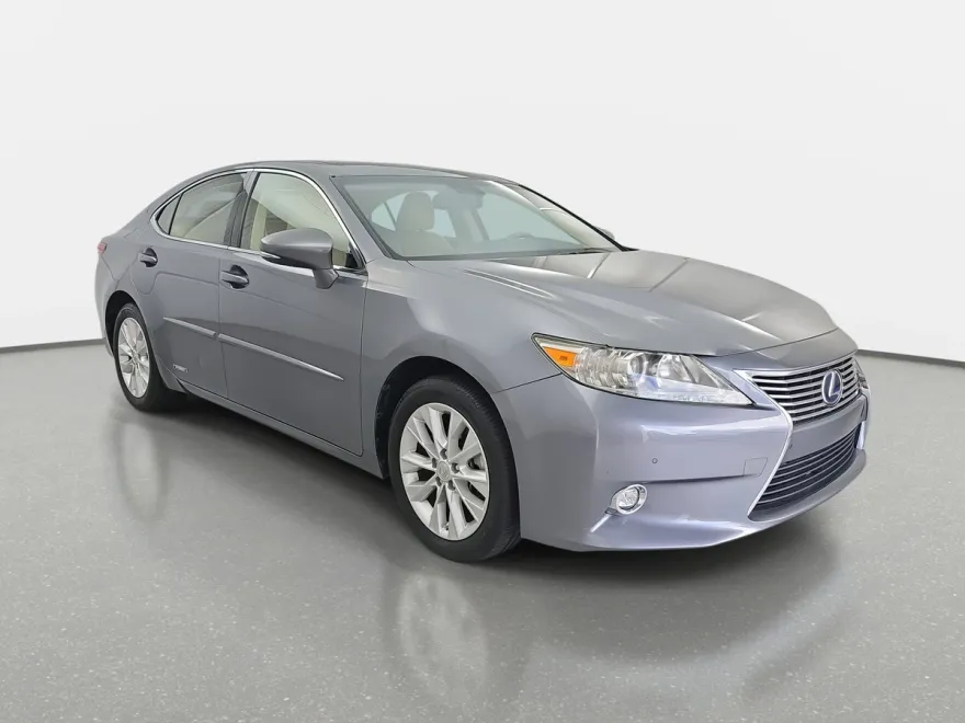 2015 Lexus ES 300h photo 1