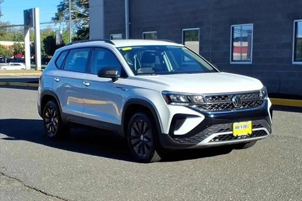 2024 Volkswagen Taos S photo 1