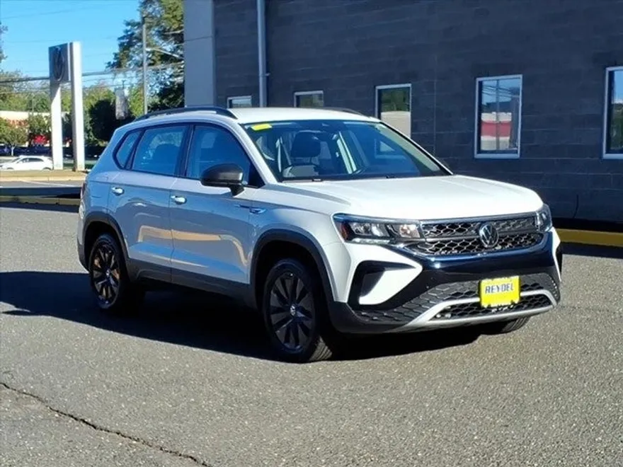 2024 Volkswagen Taos S photo 1