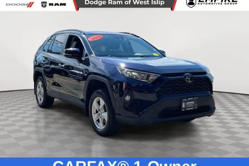 2019 Toyota RAV4 XLE photo 1
