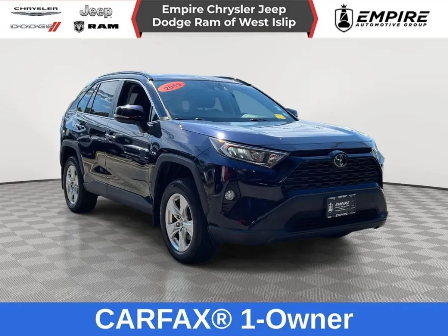 2019 Toyota RAV4 XLE photo 1
